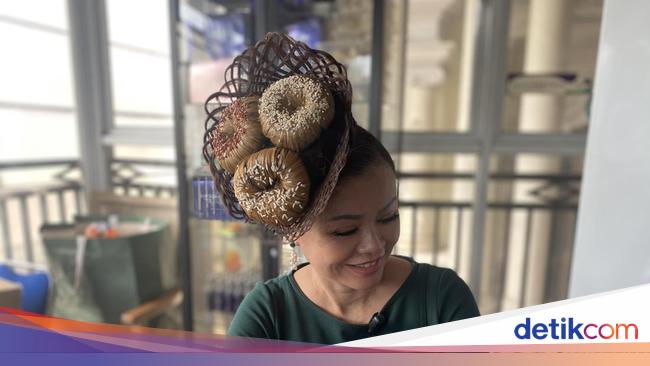 Ci Mehong Jualan Donat Rp 15 Ribu per Buah, Seperti Apa Rasanya?