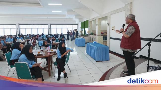 Momen Hangat Menkeu-Mensos Makan Siang Bareng dengan Siswa Sekolah Rakyat