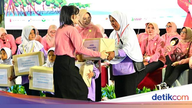 Kick Off Program Laut Sebasah, Kemensos Beri Bantuan ke Warga Muara Kamal