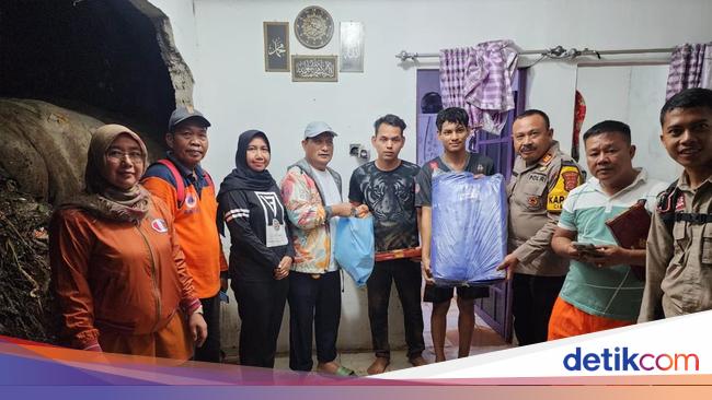 Polres Bogor Berjibaku Bantu Warga Terdampak Banjir Akibat Luapan Kali