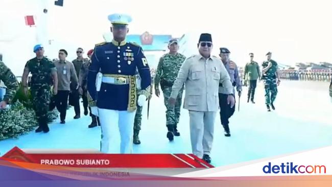 Prabowo Hadiri Upacara Gelar Pasukan dan Kehormatan Militer di Batujajar