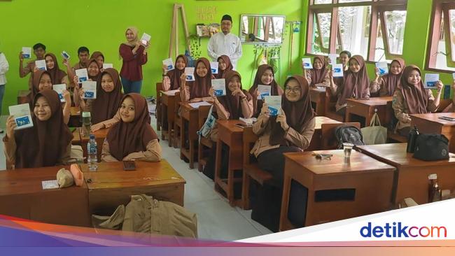 Pelajar di RI Wajib Melek Finansial, Menabung Jadi Caranya