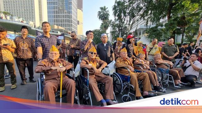 Para Veteran RI Kirab di CFD Bundaran HI: Mengabdi Tanpa Batas