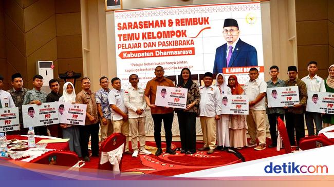 Andre Rosiade Salurkan PIP untuk 504 Siswa SMA/SMK di Dharmasraya