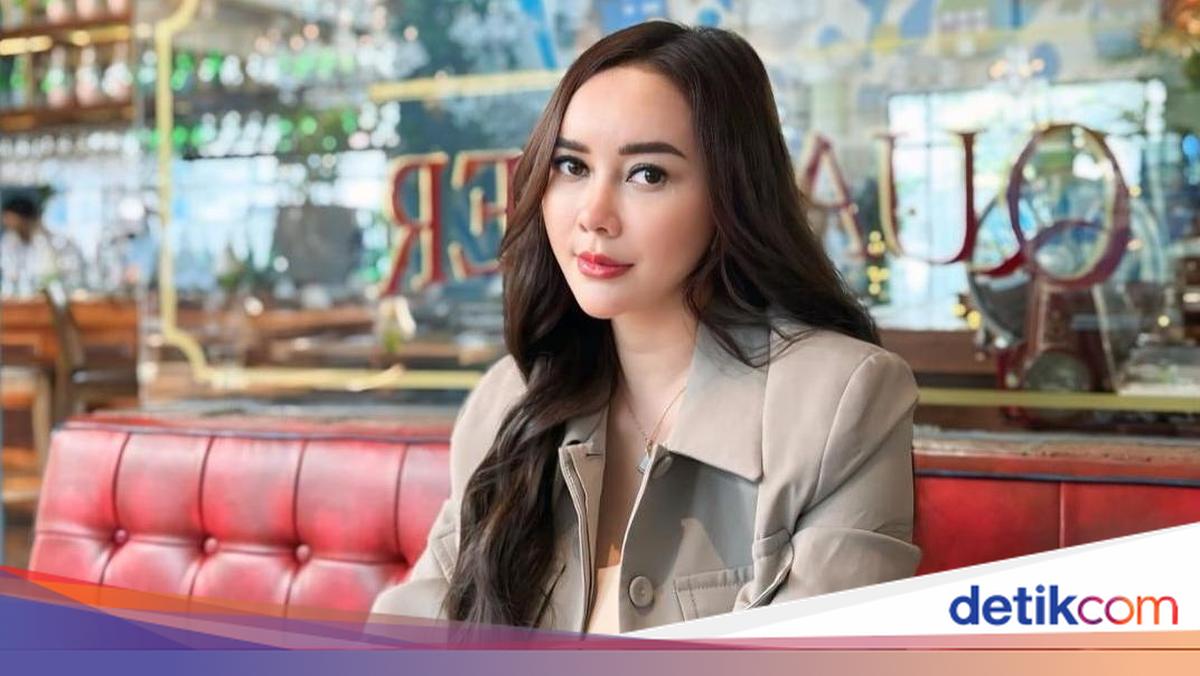 Aura Kasih merasa tak nyaman dengan isu selingkuh yang libatkan Ridwan Kamil. Kuasa hukumnya tegaskan berita itu tak benar dan sedang mengumpulkan bukti.