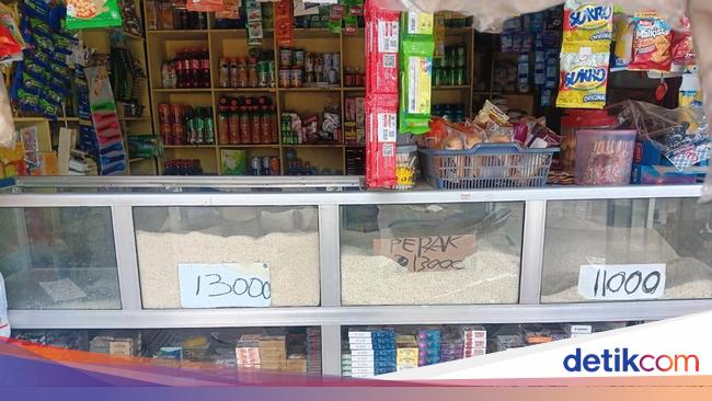 Beras Curah di Warung Madura Diburu Warga, Paling Laku yang Harga Murah