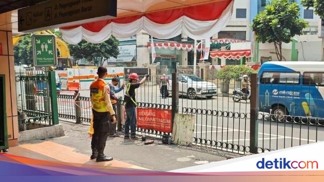Pagar di Stasiun Cikini Akhirnya Ditinggikan Gegara Sering Dilompati Warga