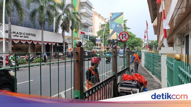 Pagar Stasiun Cikini Makin Tinggi, Warga Anggap Bukan Solusi