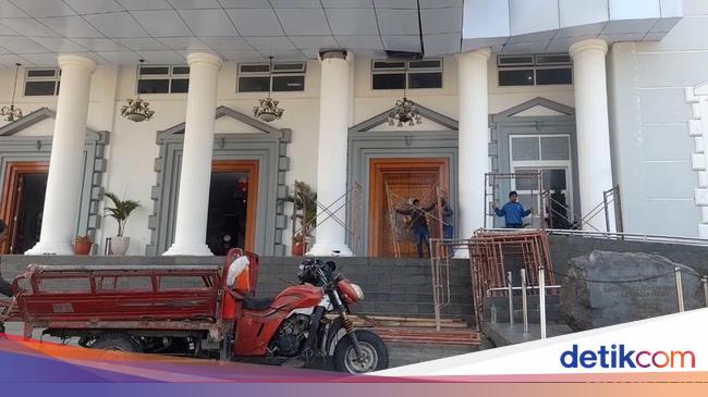 Viral Plafon Gedung KPT Pemkab Brebes Jebol Saat Hujan