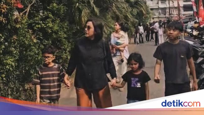 Weekend di Blok M, Sri Mulyani Soroti Antrean Panjang 5 Gerai Ini