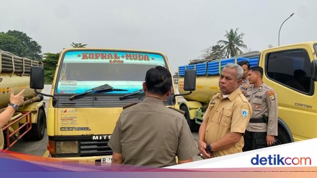Awal Mula 3 Truk Ketahuan Buang Tinja di Selokan Jaktim