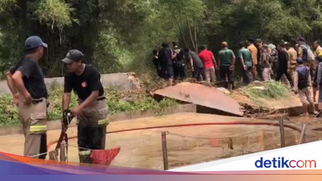 Turap Sungai di Bojongsari Depok Jebol, 9 RT Kebanjiran