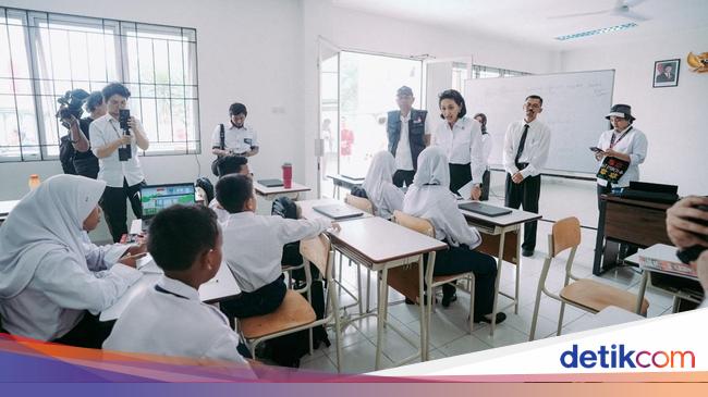 Kunjungi Sekolah Rakyat, Wamen P2MI Takjub dengan Semangat Belajar Siswa