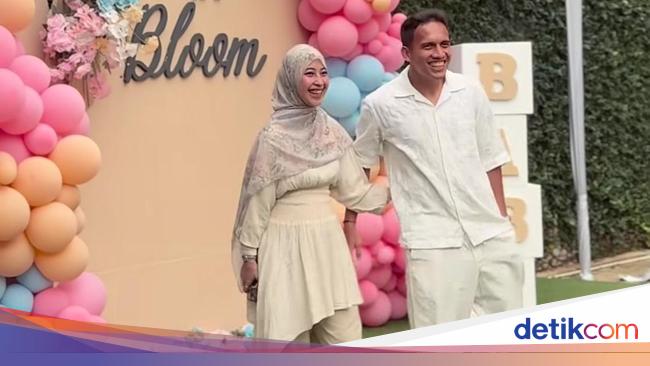Adiba Khanza dan Egy Maulana Penuh Tawa Bahagia Gelar Gender Reveal