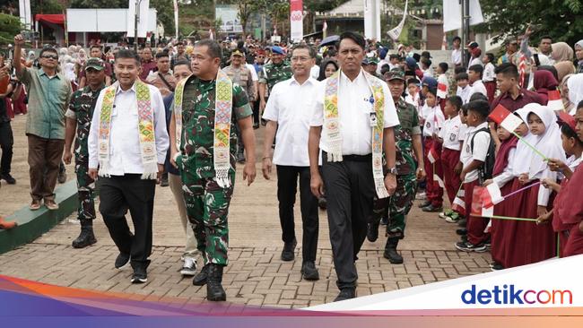 Gandeng TNI, Bank Mandiri Gelar Pembersihan &amp; Pemeliharaan Waduk di Jabar