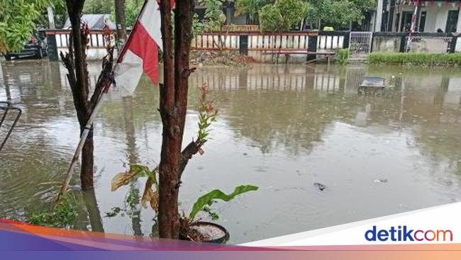 Hujan Angin di Bekasi, Banjir Terjadi di Sejumlah Titik