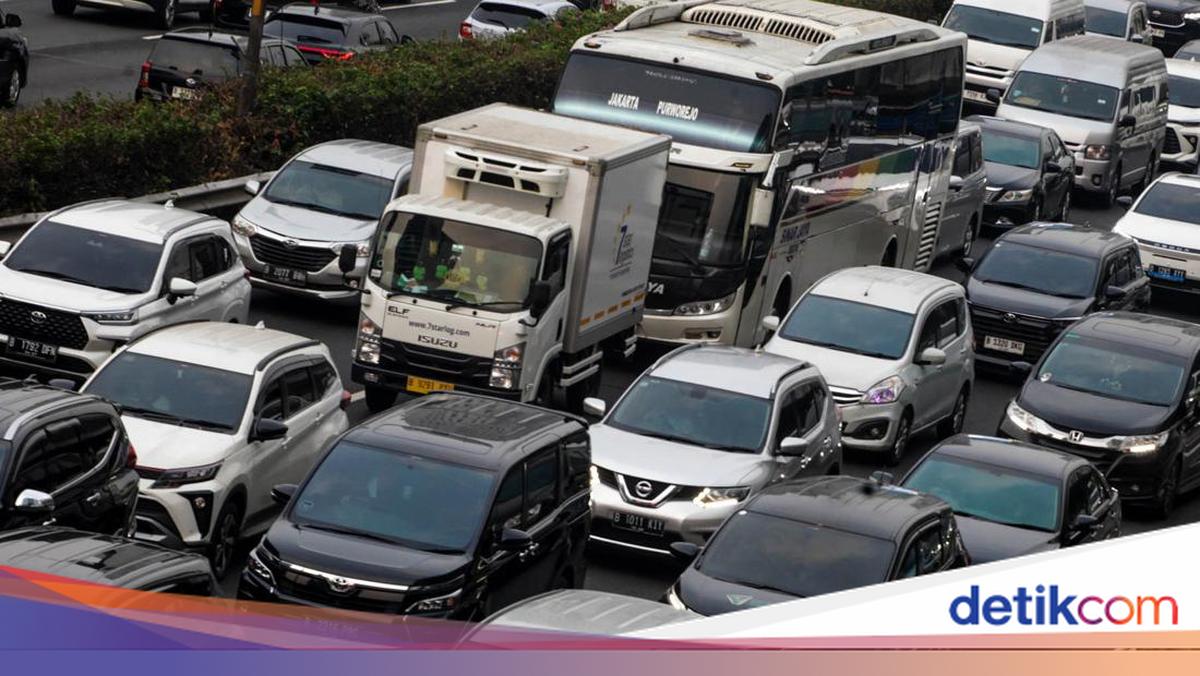 Sejumlah Titik Tol Arah Jakarta Macet Pagi Ini