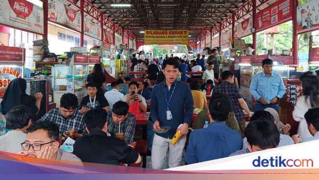 Gaji Bulanan Terkuras di Jam Makan Siang