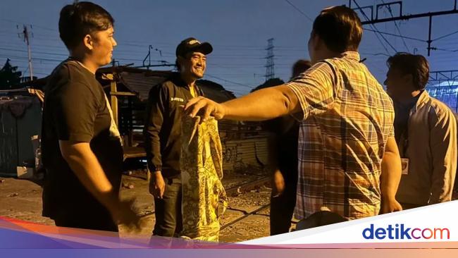 Viral Remaja Tawuran Bawa Sajam di Pinggir Rel Bonpis Tanjung Priok