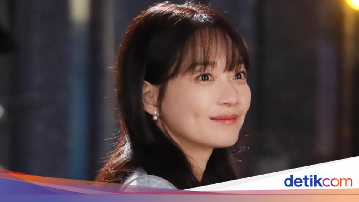Shin Min Ah Bongkar Tips Skincare dan Makeup Alaminya di Usia 40-an