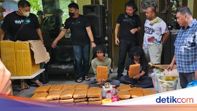 63 Kg Ganja Siap Edar Disembunyikan di Gedung PKM UIN Suska Riau