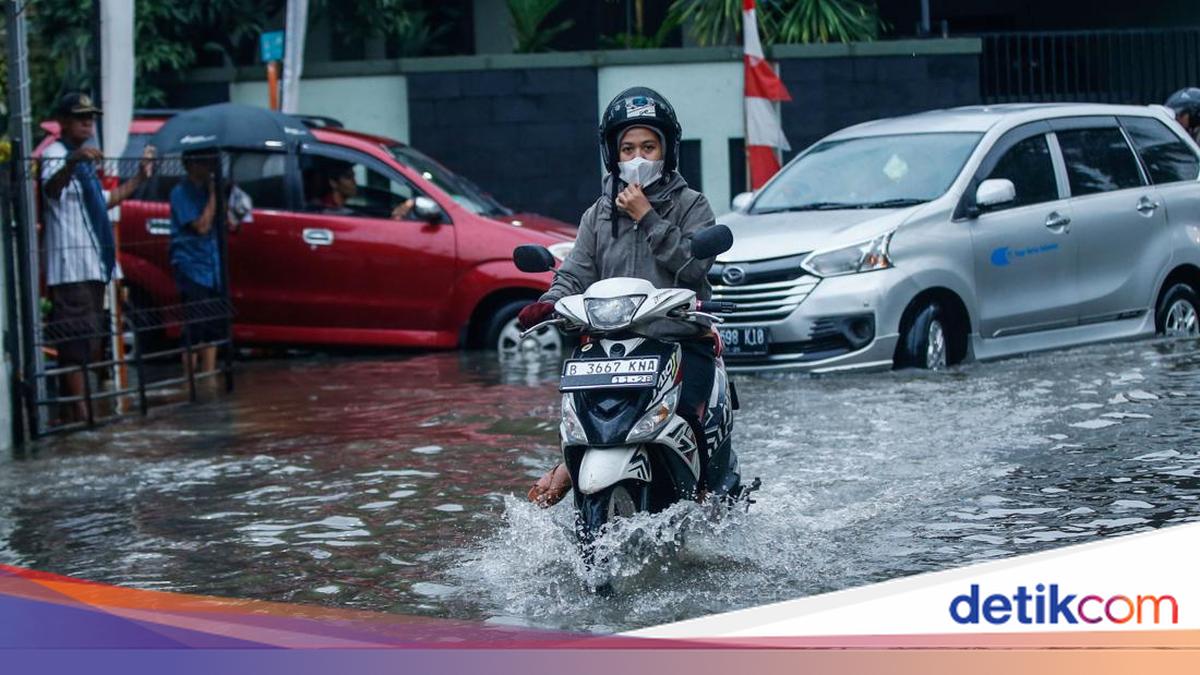 Bertambah, Banjir Rendam 45 RT dan 22 Ruas Jalan di Jakarta Sore Ini