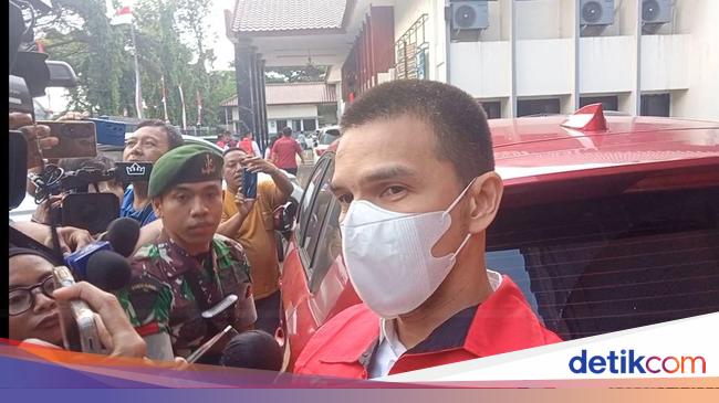 Jonathan Frizzy Klaim Hanya Terima Vape dan Tak Tahu Isi Kandungan