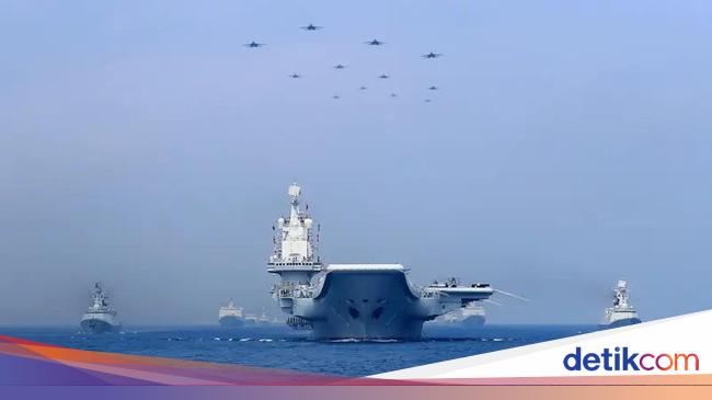 Chinese Military Expels US Warships South China Sea