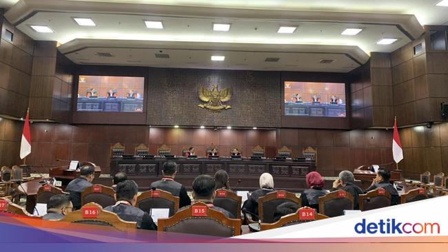 Hakim MK Sarankan Kubu Hasto Cermati Gugatan UU Tipikor yang Sudah Diputus