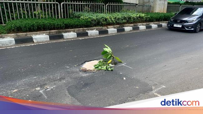 Ada Lubang di Jalan Kapten Tendean, Pemkot Jaksel Segera Perbaiki