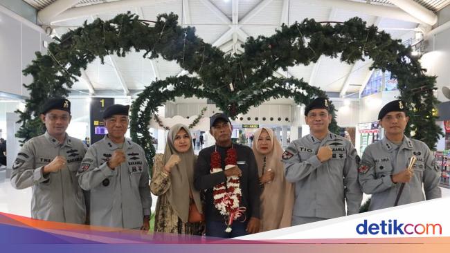 Bakamla Pulangkan Nelayan Bitung yang Hanyut 12 Hari di Laut Filipina