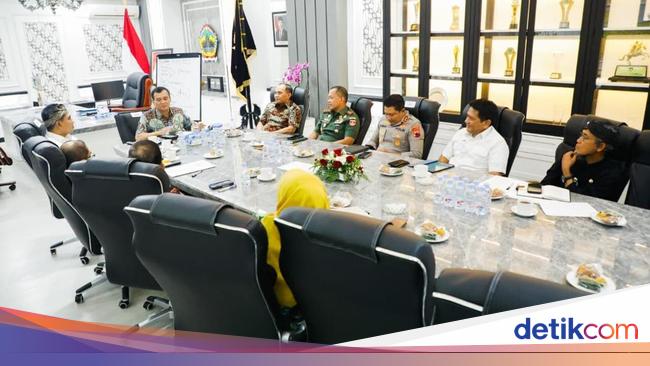 Ahmad Luthfi Pastikan Pati Kondusif, Tim Pemprov Dikerahkan Bantu Layanan