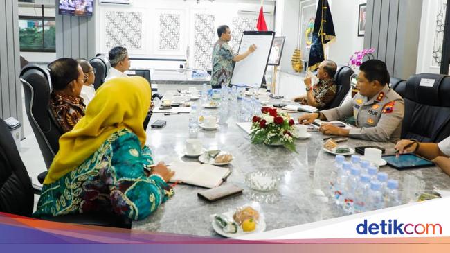 Gubernur Jateng Tunggu Hasil Pansus Pemakzulan Bupati Pati