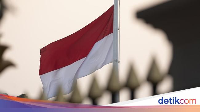 Penurunan Bendera Jam Berapa? Ini Jadwal Resmi Upacara di Istana