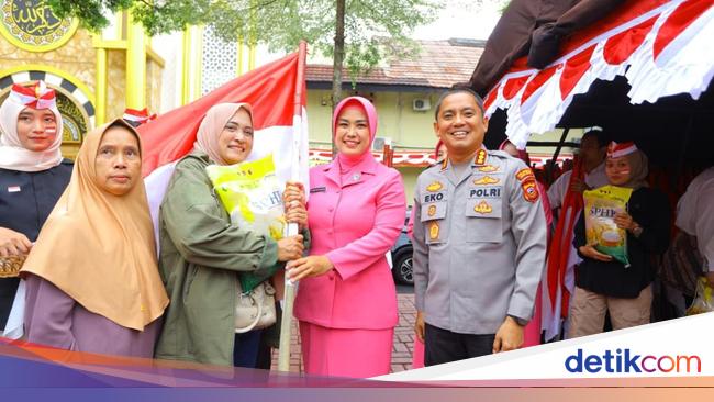 Polresta Bogor Gelar Gerakan Pangan Murah, Bagikan Bendera Merah Putih untuk Masyarakat