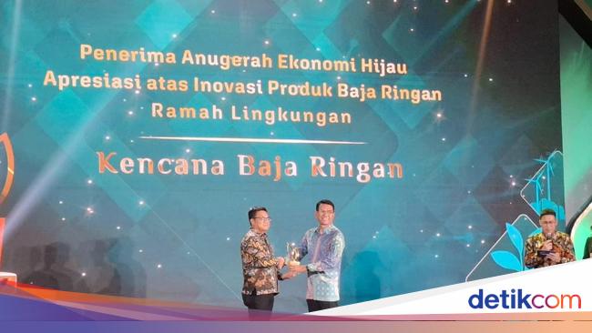 Kencana Baja Ringan Raih Penghargaan Baja Ramah Lingkungan di Anugerah Ekonomi Hijau