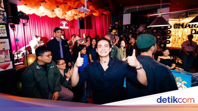 Momen Omara Esteghlal Dapat Kejutan Pesta Ultah dari Prilly Latuconsina
