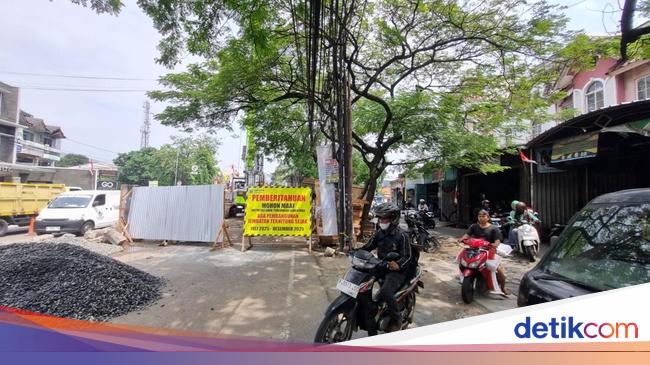 Cerita Warga Saat Macet-Banjir di Proyek Jembatan Pelawad 2: Tengah Malam Ramai
