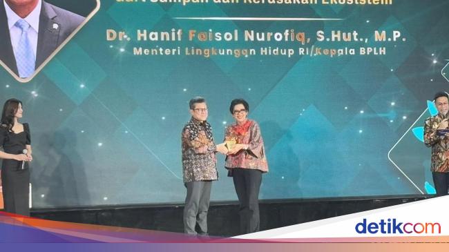 Menteri LH Terima Anugerah Ekonomi Hijau, Target 2029 Sampah Terkelola 100%