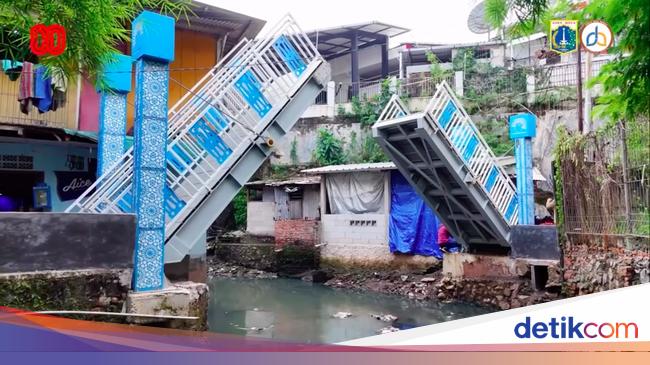 Jembatan Angkat Buka Tutup Bikin Ceria Warga Gandaria