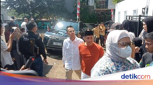 Ayu Ting Ting hingga Raffi Ahmad Melayat ke Rumah Duka Mpok Alpa