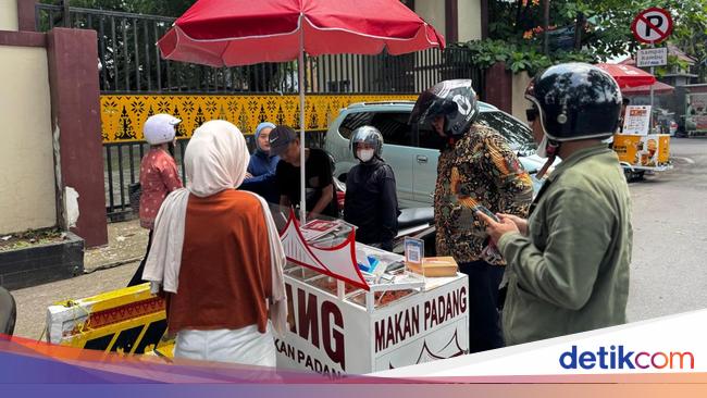 Uniknya 'Dang Makanan Padang', Inovasi Nasi Padang Keliling Pakai Sepeda