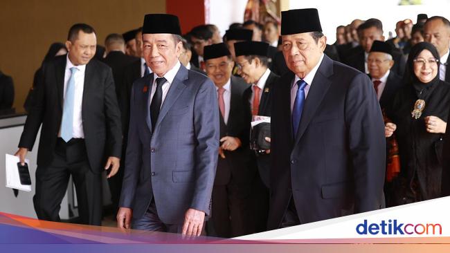 Jokowi Unggah Momen Akrab dengan SBY-Try Sutrisno Saat Sidang Tahunan MPR