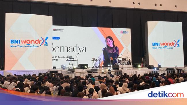 Pengunjung BNI wondrX 2025 Diajak Sing Along Bareng Bernadya di ICE BSD