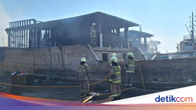 Kebakaran Kapal di Muara Baru Dipicu Korsleting, Kerugian Rp 2,7 M