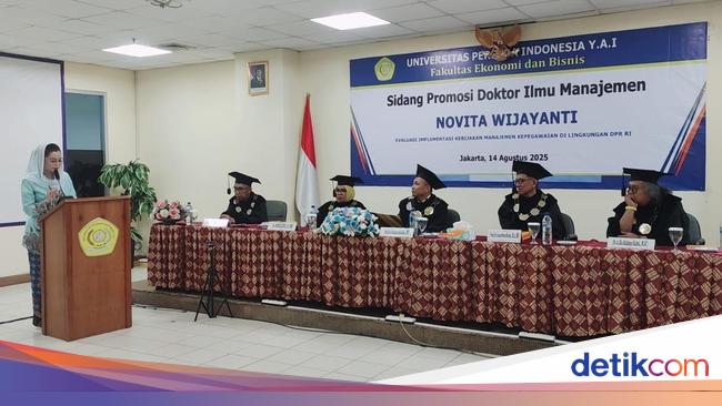 Legislator Novita Raih Gelar Doktor, Lulus dengan Predikat Cumlaude