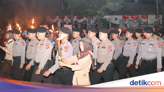 Polda Banten Pawai Obor di Kota Serang untuk Sambut HUT ke-80 RI