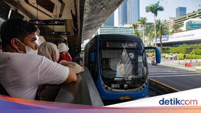 Daftar Rute TransJakarta yang Dialihkan Karena Ada Demo Buruh di DPR