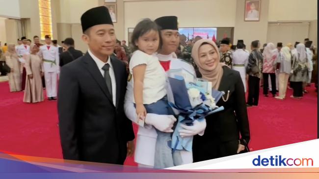 Tangis Haru Shanty Denny Lihat Anak Jadi Paskibraka Provinsi Banten