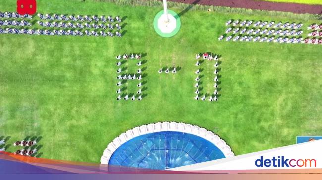 Formasi Baru Paskibraka HUT Ke-80 RI Saat Pengibaran Bendera Merah Putih